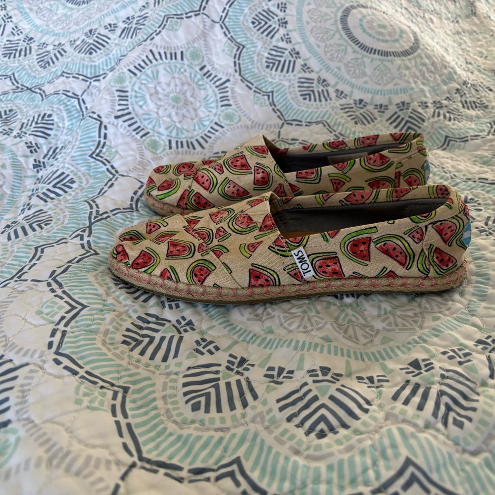 Watermelon Toms, like new condition